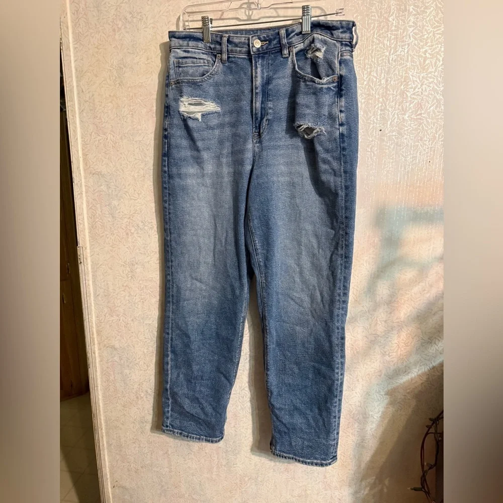 American Eagle Outfitters Mom Relaxed Fit Stretch Distressed Blue Jeans